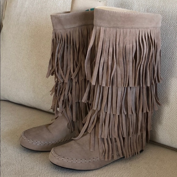 Mudd Shoes - NWOT Fringe Boots